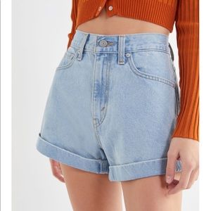 Levi’s high waisted mom short